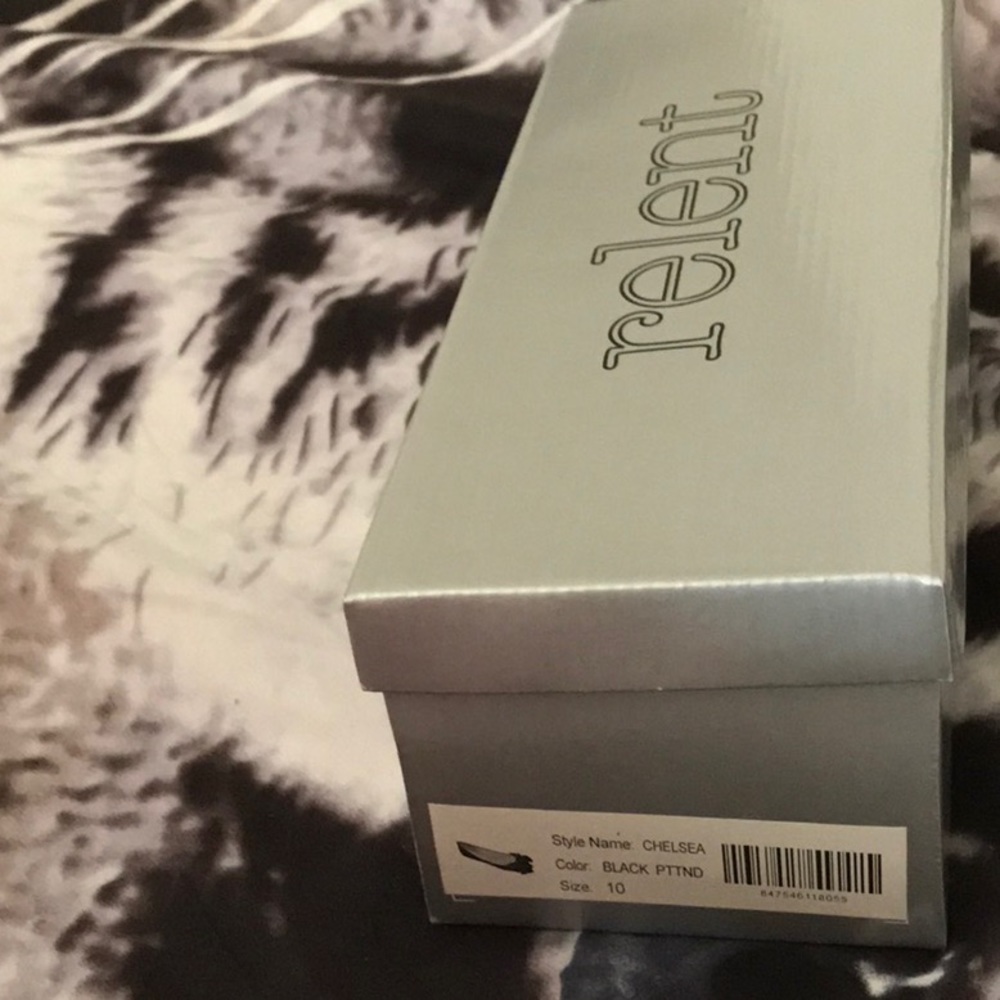 Relent Chelsea Bowtie flat